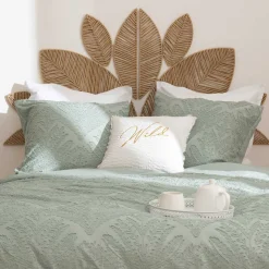 Almofada bordada WILD ROMANCE branca 45x45cm