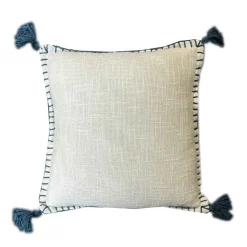 Almofada cru com tassels azuis 40x40cm