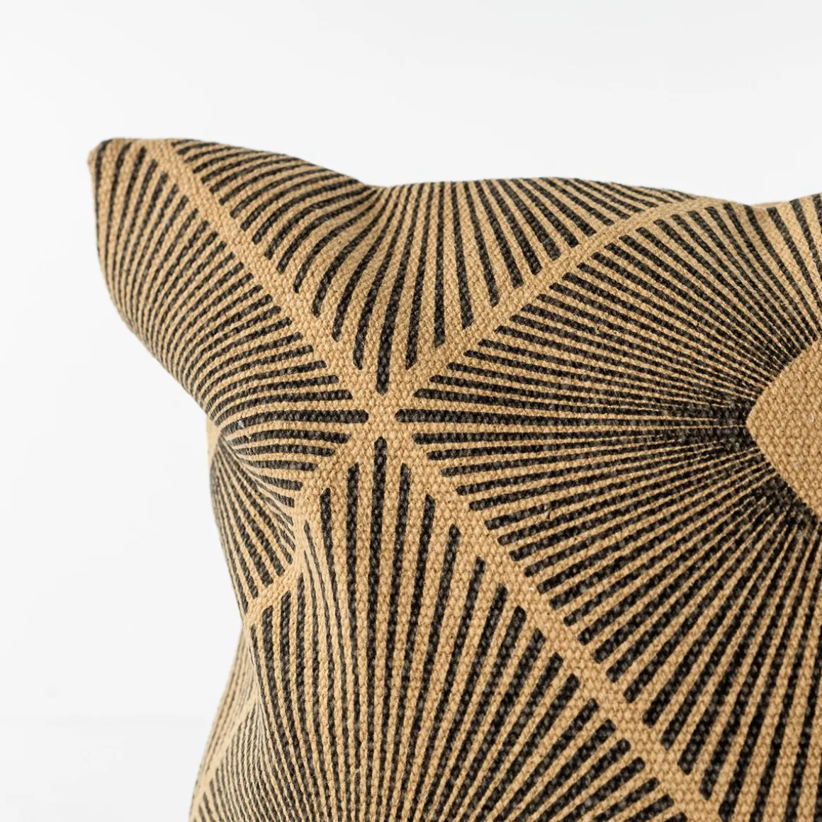 Almofada INUIT cru e preto 40x40cm