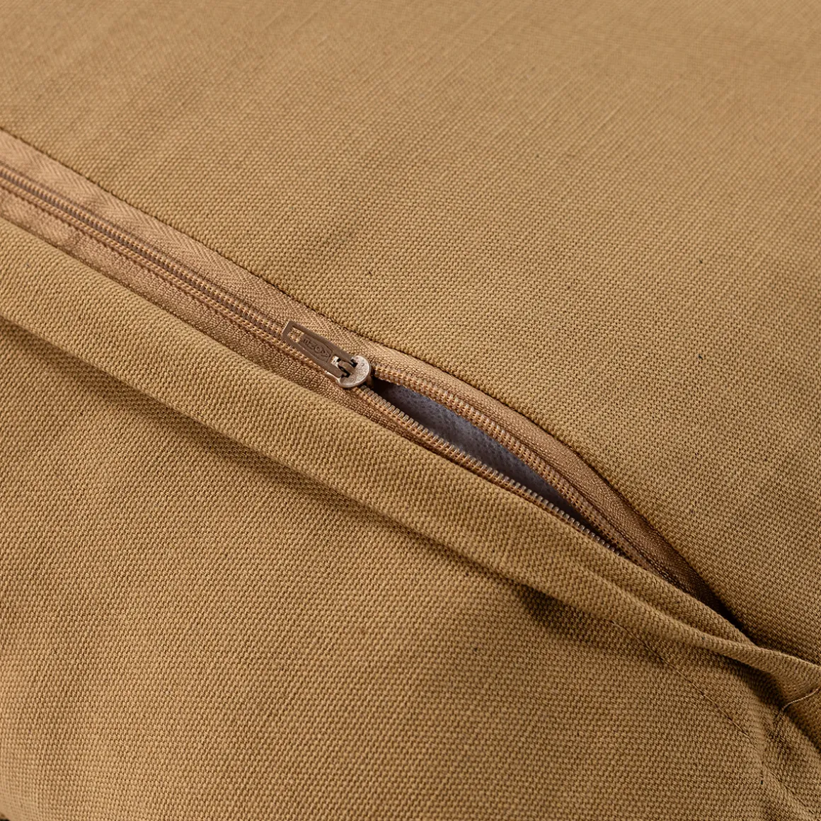 Almofada INUIT cru e preto 40x40cm