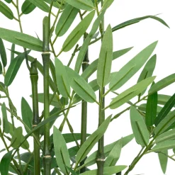 Bambu artificial com cesto de ráfia