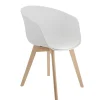 Cadeira EMMA branca com pernas em madeira