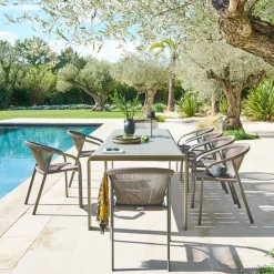 Cadeira empilhável RIU castanho