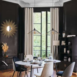 Cadeira ROKA em pelo branco com pernas castanhas