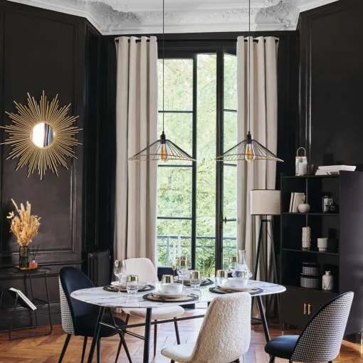 Cadeira ROKA em pelo branco com pernas castanhas