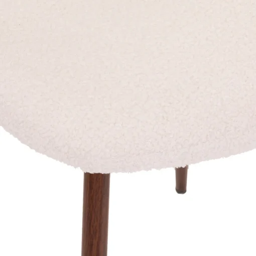 Cadeira ROKA em pelo branco com pernas castanhas