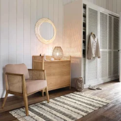 Cadeirão KOZA taupe em madeira