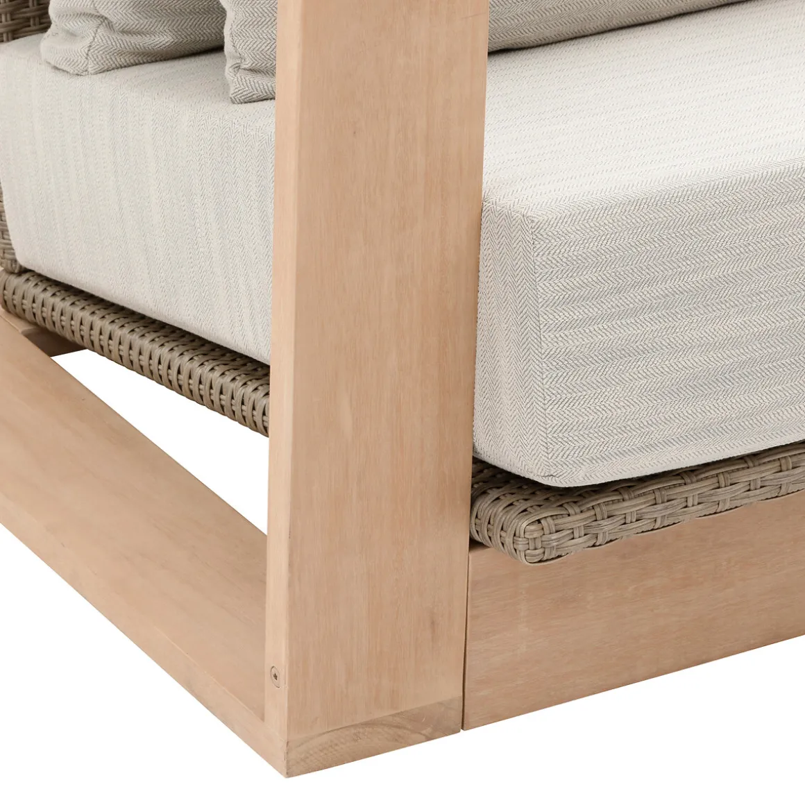 Cadeirão LOEVO em madeira eucalipto