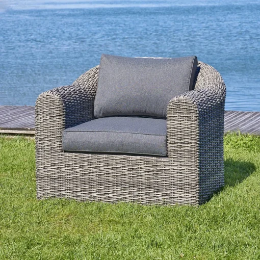 Cadeirão MOORÉA terre d'ombre em rattan sintético