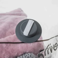 Caixa de arrumação preta em vácuo