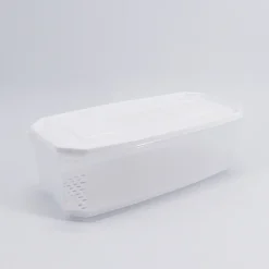 Caixa grande retangular branca com rede