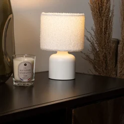 Candeeiro de mesa BONA branco com abajour em pelo bouclé