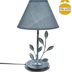 Candeeiro de mesa com decoração folhas