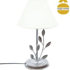 Candeeiro de mesa com decoração folhas