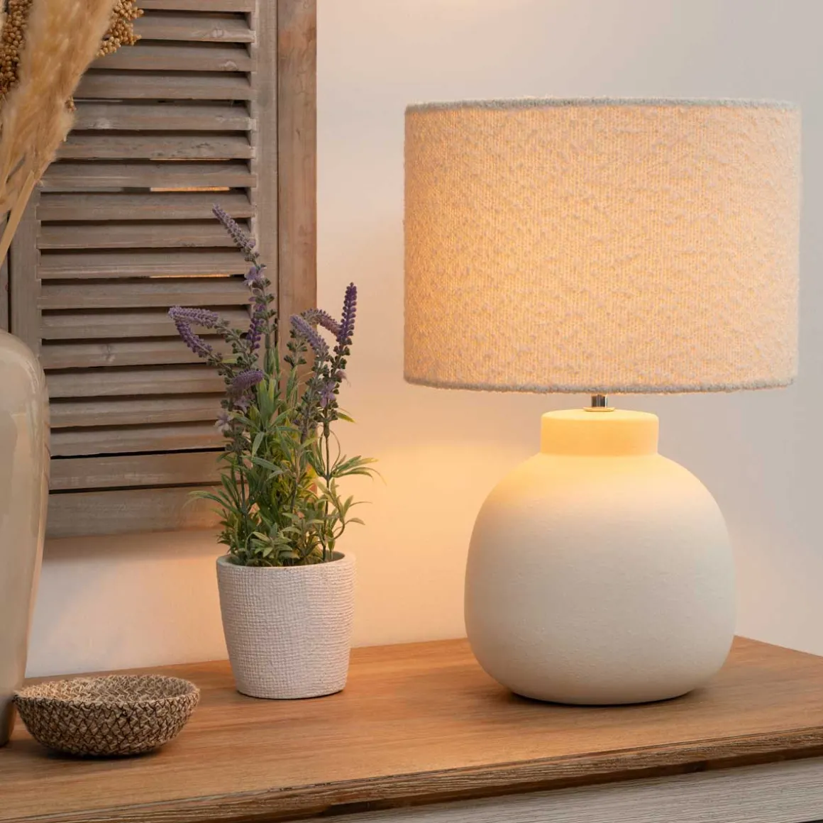 Candeeiro de mesa lali com abajour em pelo bouclee