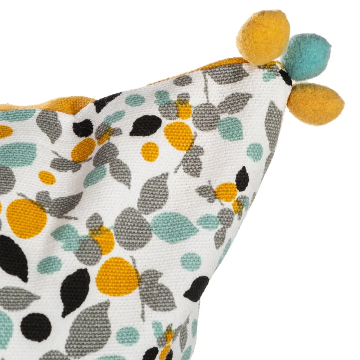 Capa para almofada RAZZO ocre e azul com pompons 40x40cm