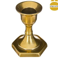 Castiçal dourado em metal