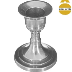 Castiçal prateado em metal