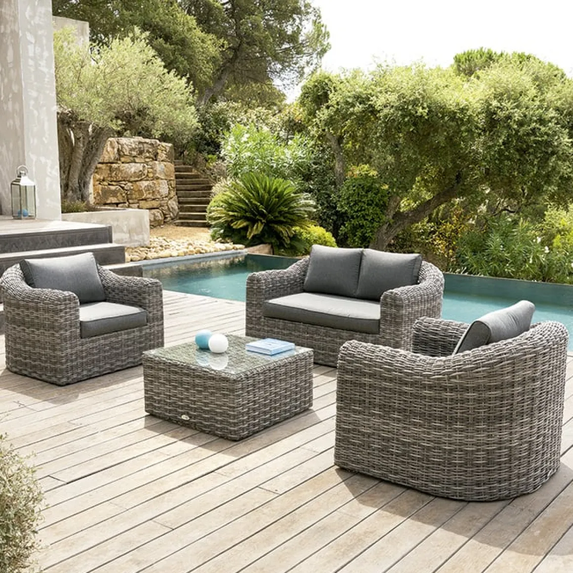 Conjunto MOORÉA terre d'ombre em rattan sintético