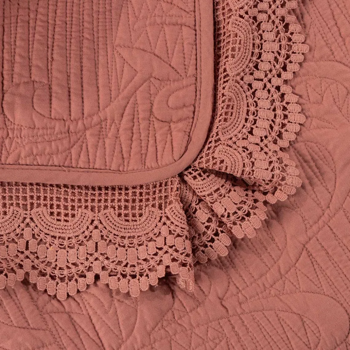 Edredão rosa velho com renda 220x240cm