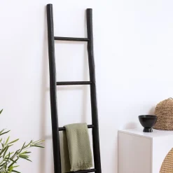 Escada decorativa preta em madeira 180cm