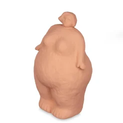 Estátua cor de tijolo em forma de mulher em cerâmica