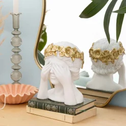 Estátua decorativa mulher WILD ROMANCE branca 22cm