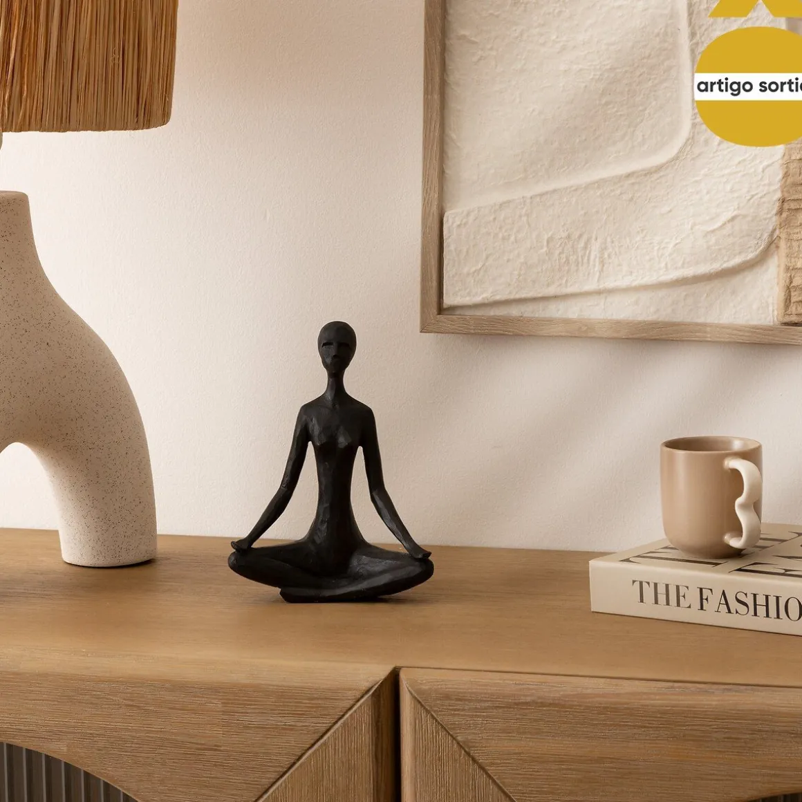 Estátua LINA preta figura mulher