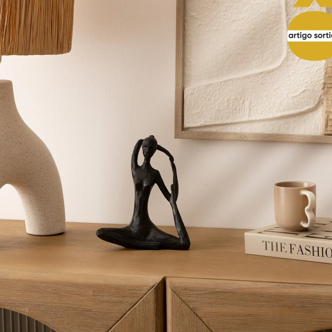 Estátua LINA preta figura mulher