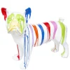 Figura cão branco com riscas coloridas