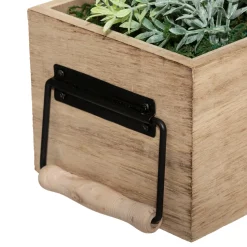 Floreira com plantas artificiais