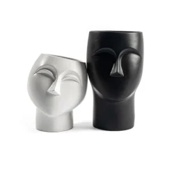 Jarra de cerâmica branca figura cara de mulher