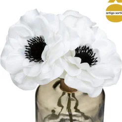 Jarra de vidro com flores de anémona