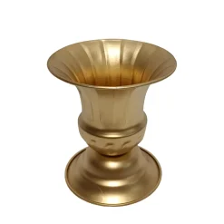 Jarra dourada em metal