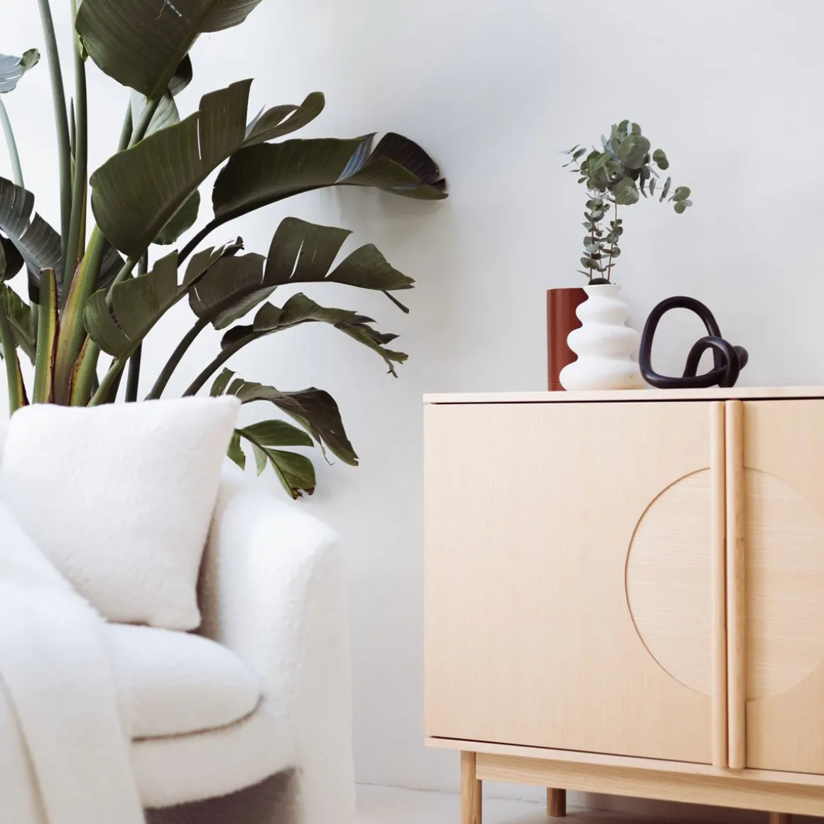 Jarra OLME branca em cerâmica 20cm