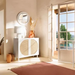 Móvel de apoio branco com 2 portas