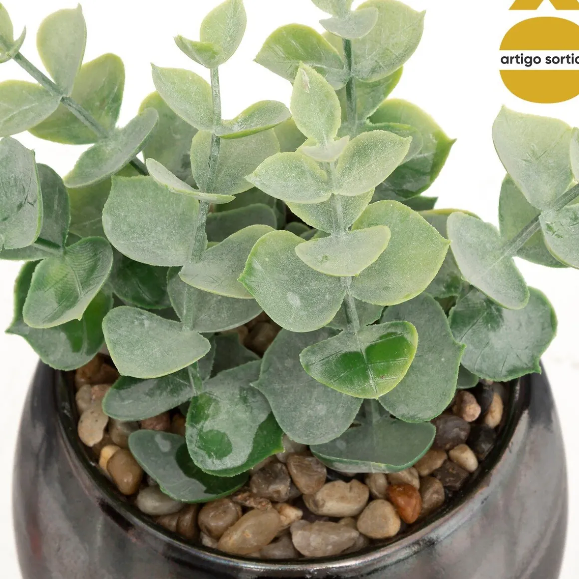 Planta artificial verde com vaso de ceramica