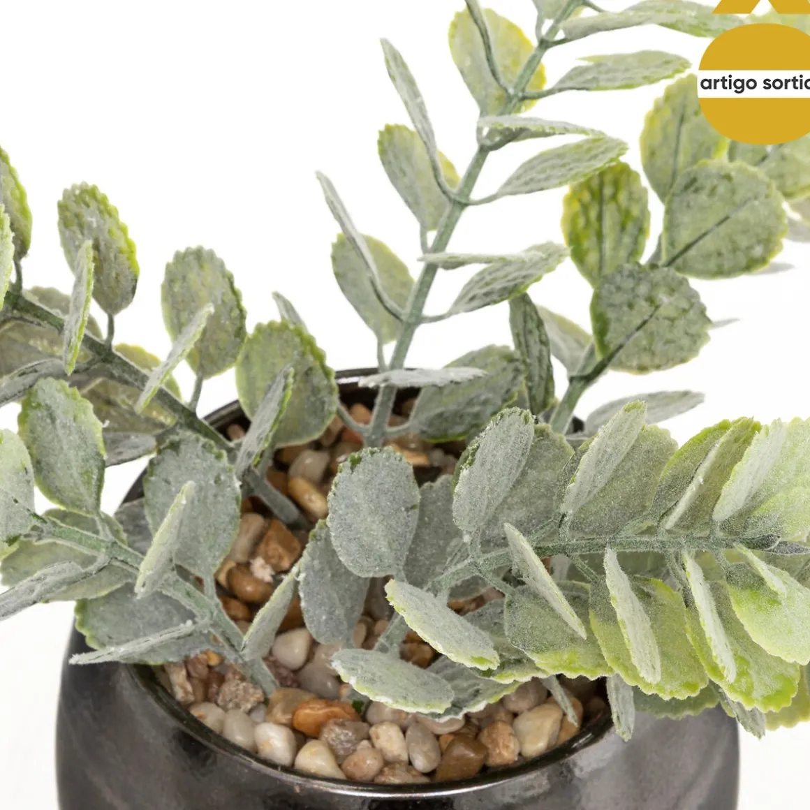 Planta artificial verde com vaso de ceramica