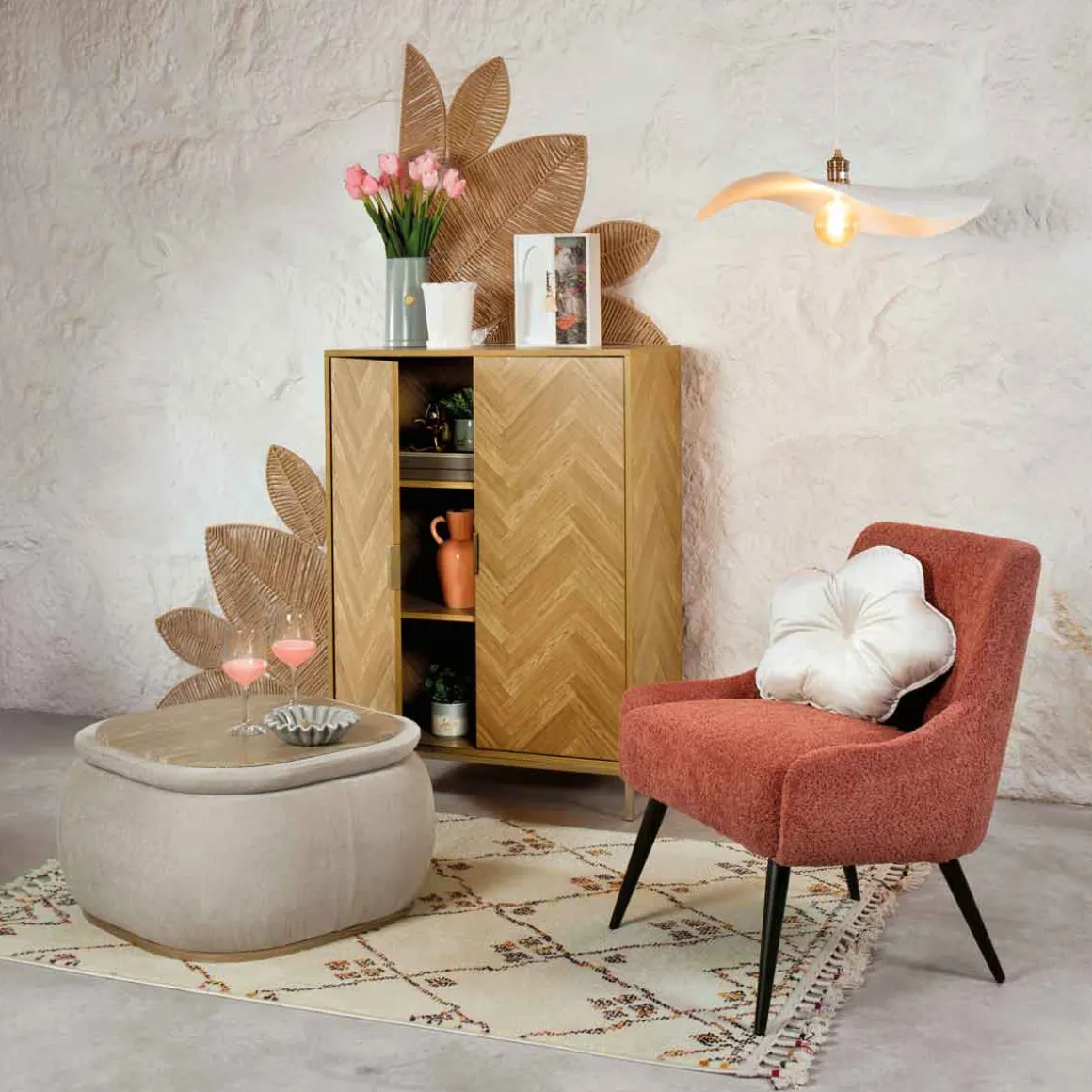 Poltrona ARIEL em tecido rosa