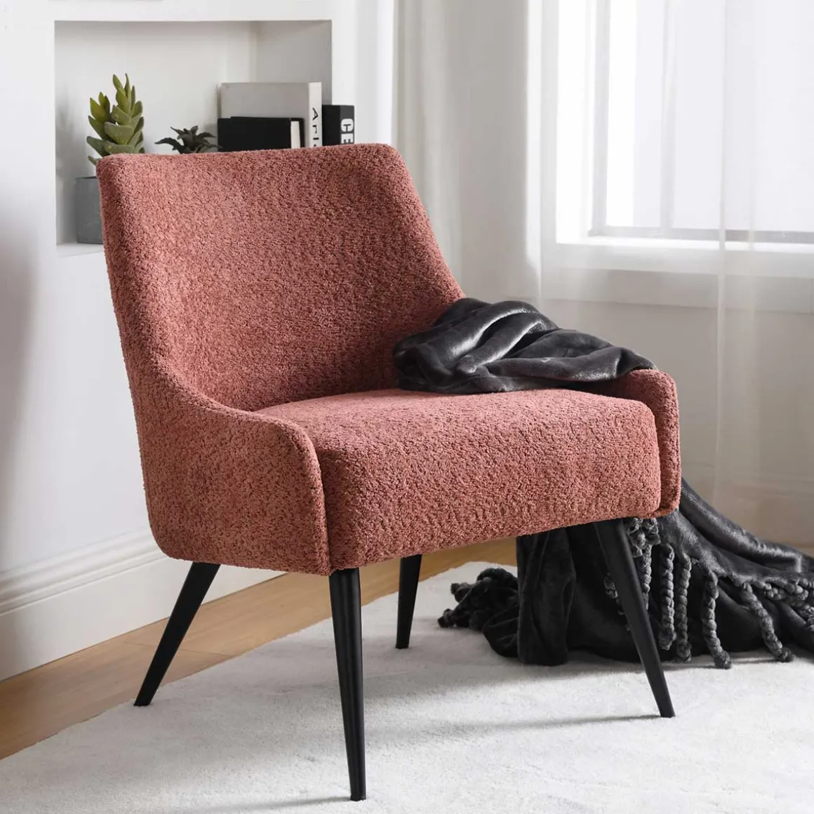 Poltrona ARIEL em tecido rosa