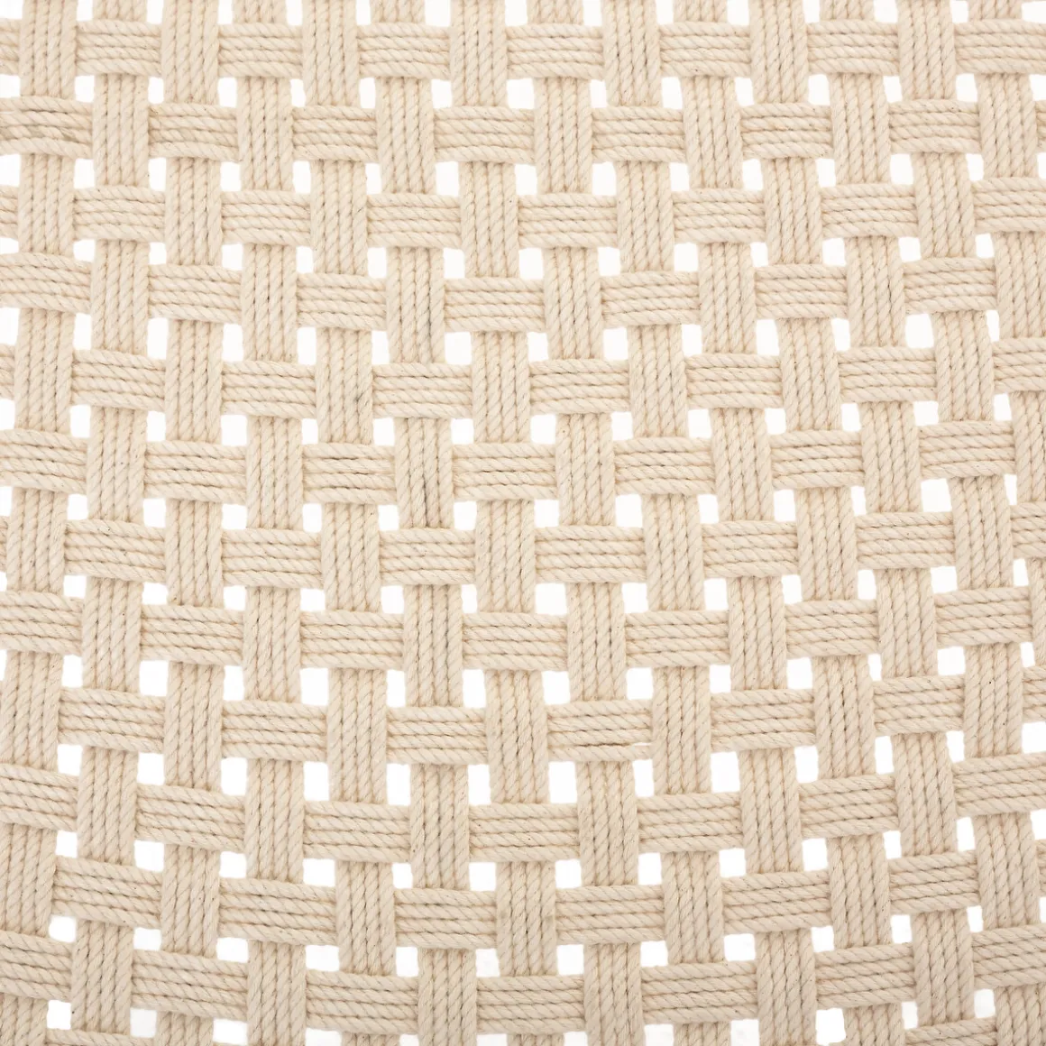 Poltrona raina branco em madeira e metal