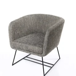 Poltrona TIM cinza com pernas em metal