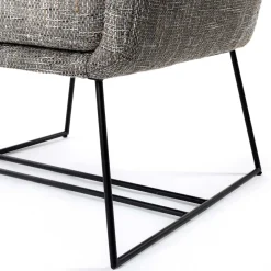 Poltrona TIM cinza com pernas em metal