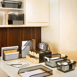 Porta revistas em bambu e metal preto