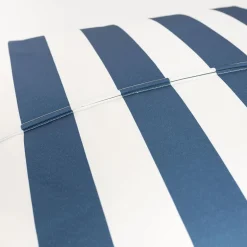 Pufe cubo impermeável riscas branco e azul
