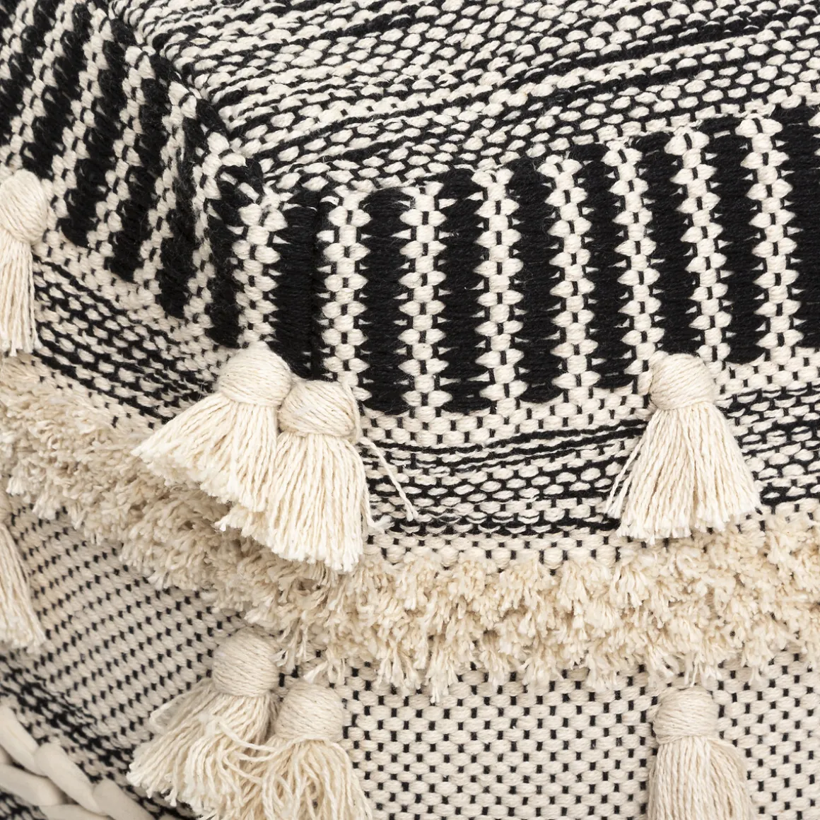 Puff Lurex Preto E Bege Com Tassels