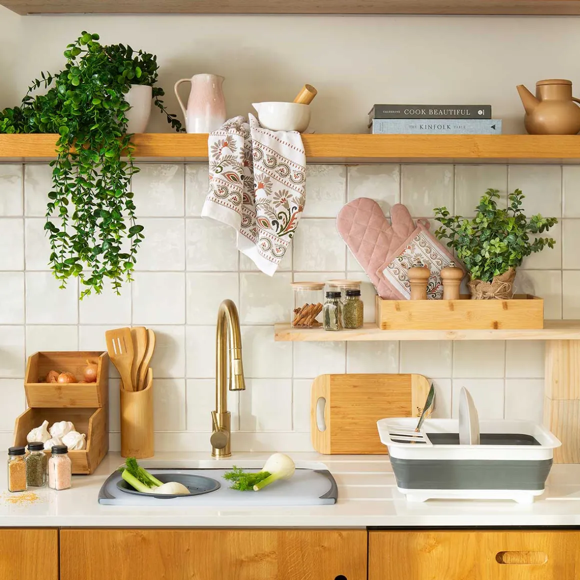 Tábua de corte com recipiente dobrável