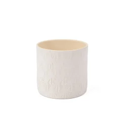 Vaso branco de cerâmica com decoração folhas 12,8cm