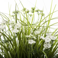 Vaso de cimento com ervas