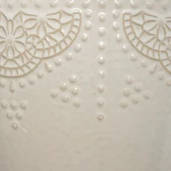 Vaso em cerâmica decorado com relevo